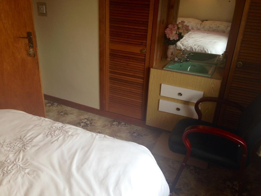 Palm Grove B&B كاشيل الغرفة الصورة